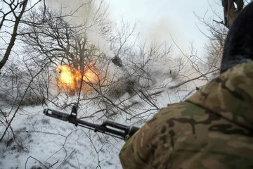 Anh viện trợ ‘lớn chưa từng có’ cho Ukraine, Nga dùng 25.000 quân vây Chasiv Yar
