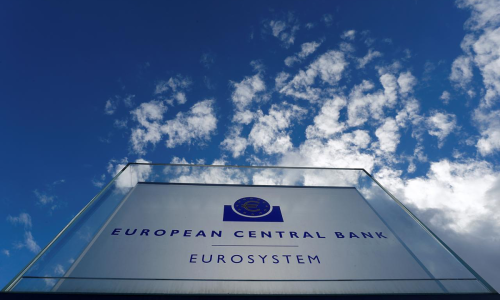 ECB muốn giảm lãi suất nhưng 'đau đầu' vì Fed 