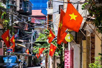 Hà Nội tặng cờ Tổ quốc cho người dân dịp kỷ niệm 70 năm Ngày Giải phóng Thủ đô