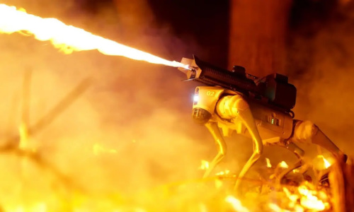 Robot chó phun lửa đầu tiên trên thế giới 